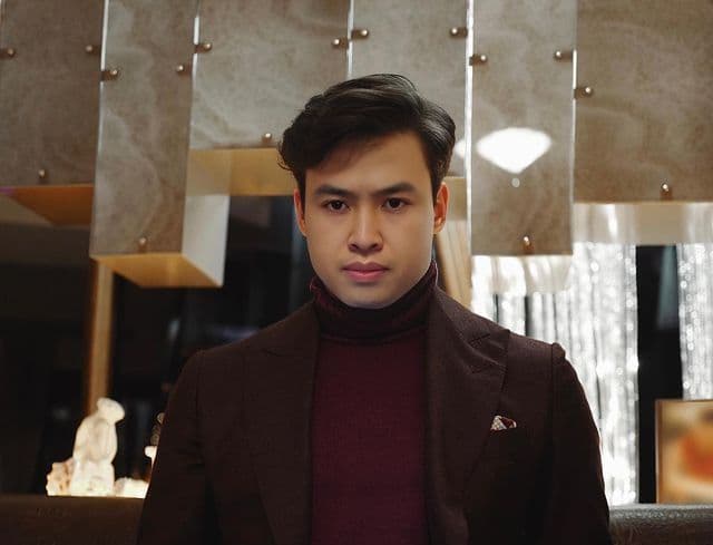 Tony Phan tại văn phòng